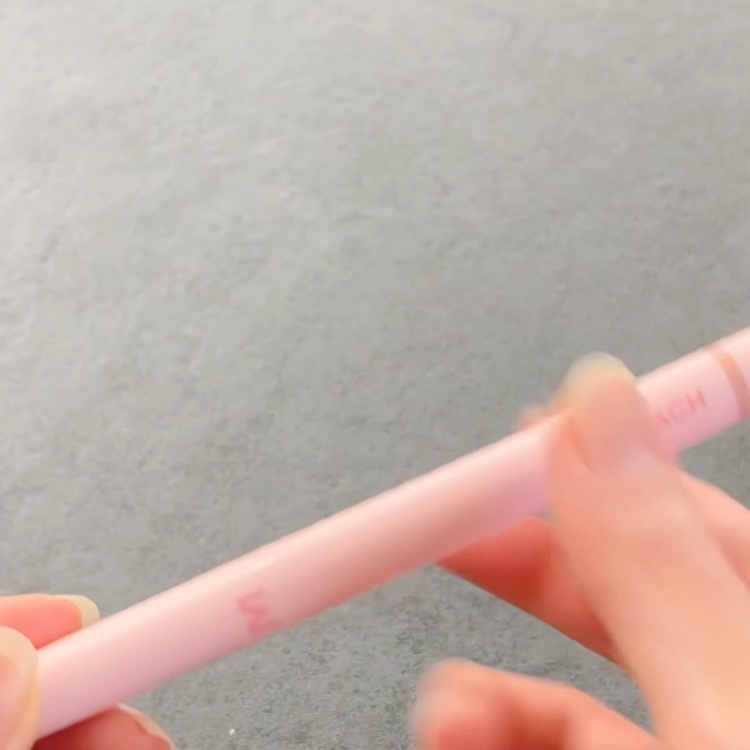 オーバーフィット リップペンシル/MAD PEACH/リップライナーの動画クチコミ1つ目