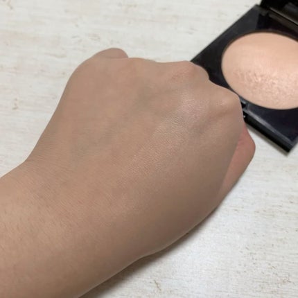 マットラディアンス ベイクドパウダー ハイライト01/ローラ メルシエ/パウダーハイライトを使ったクチコミ(2枚目)