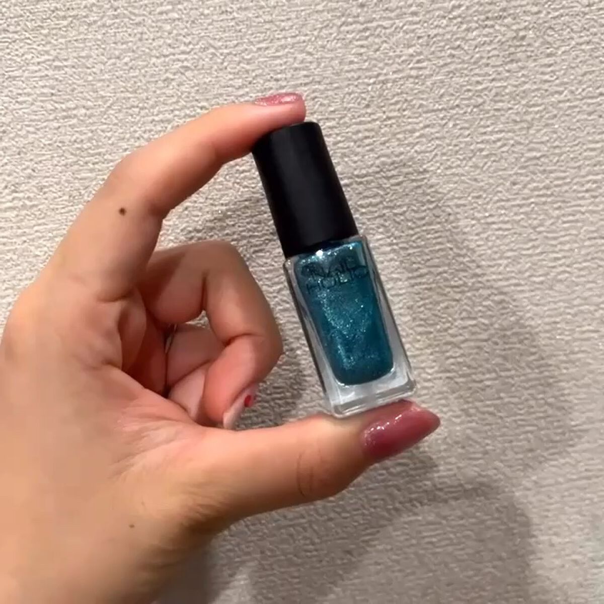 ネイルホリック Glamour Glitter/ネイルホリック/マニキュアの動画クチコミ1つ目