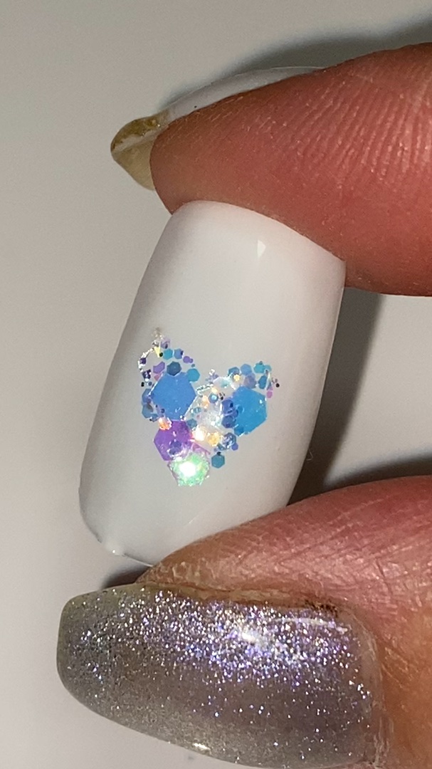 グリッター６個セット/DAISO/ネイルチップ・パーツの人気ショート動画