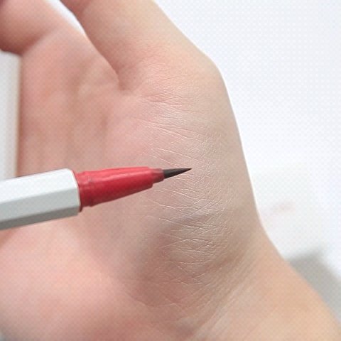 メイクコントロールライナー/MICHIKO.LIFE/リキッドアイライナーの動画クチコミ2つ目