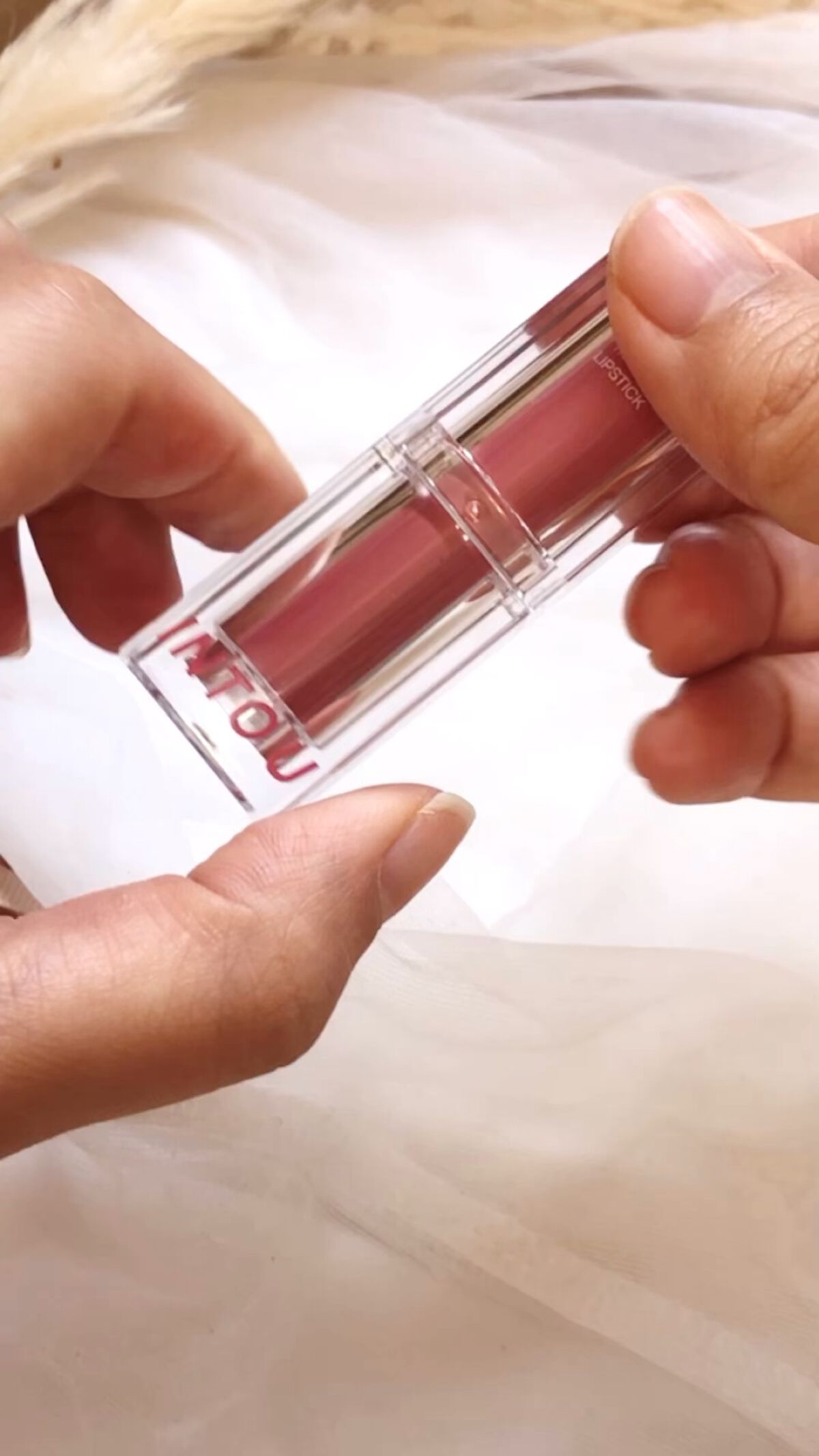 フェザーマットリップスティック/INTO U/口紅の人気ショート動画