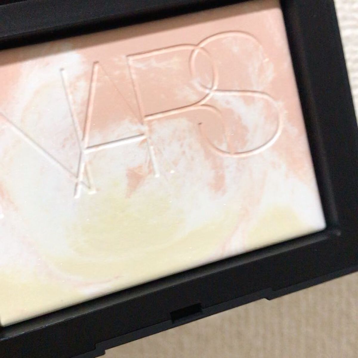 ライトリフレクティング プリズマティックパウダー/NARS/プレストパウダーを使ったクチコミ（3枚目）