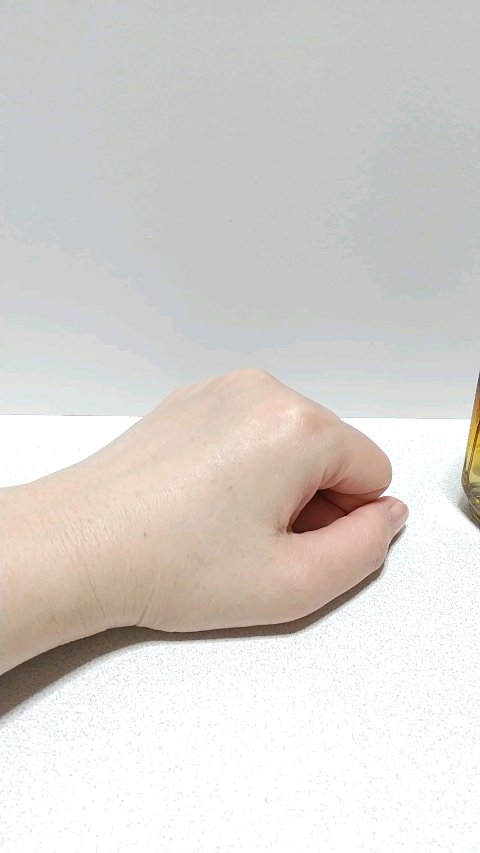 ロイヤルハニー プロポリス エンリッチ エッセンス/SKINFOOD/美容液の動画クチコミ4つ目