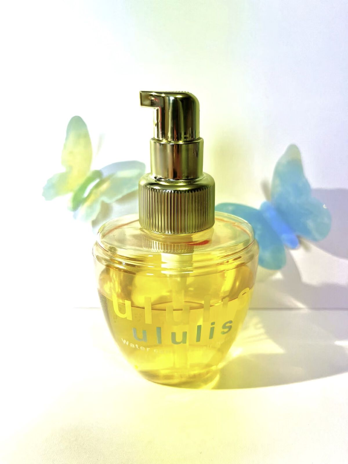 ululis ウォーターコンク リペアヘアオイル

ㅤㅤㅤㅤ90%以上を水溶性の保湿成分や補修成分などで構成されているので潤いがスゴイです！
甘い香りで一日は匂いがしっかり持続します。

ただプッシュした後、キレが悪いのかポンプがベタベタし