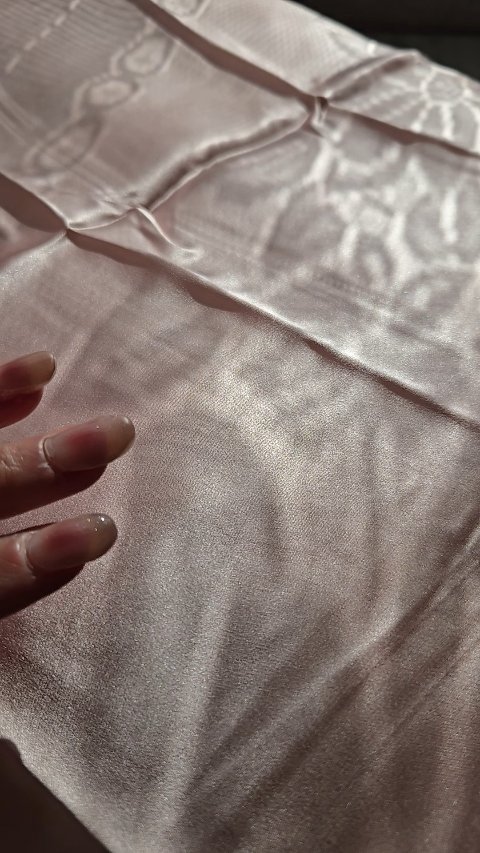 シルク枕カバー/Utukky/ヘアケアグッズの人気ショート動画