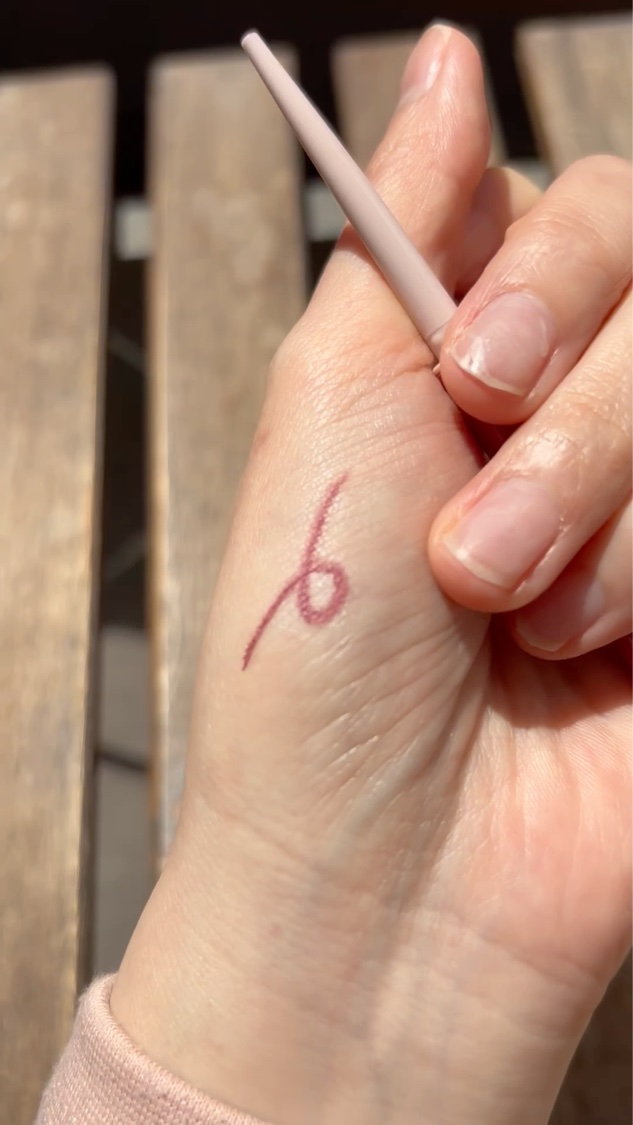 クリーミータッチライナー/キャンメイク/ジェルアイライナーの動画クチコミ3つ目