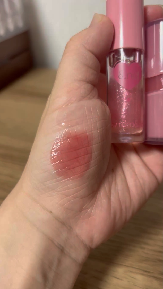 グラッシーコーティンググロス/&nd by rom&nd/リップグロスを使ったクチコミ（3枚目）