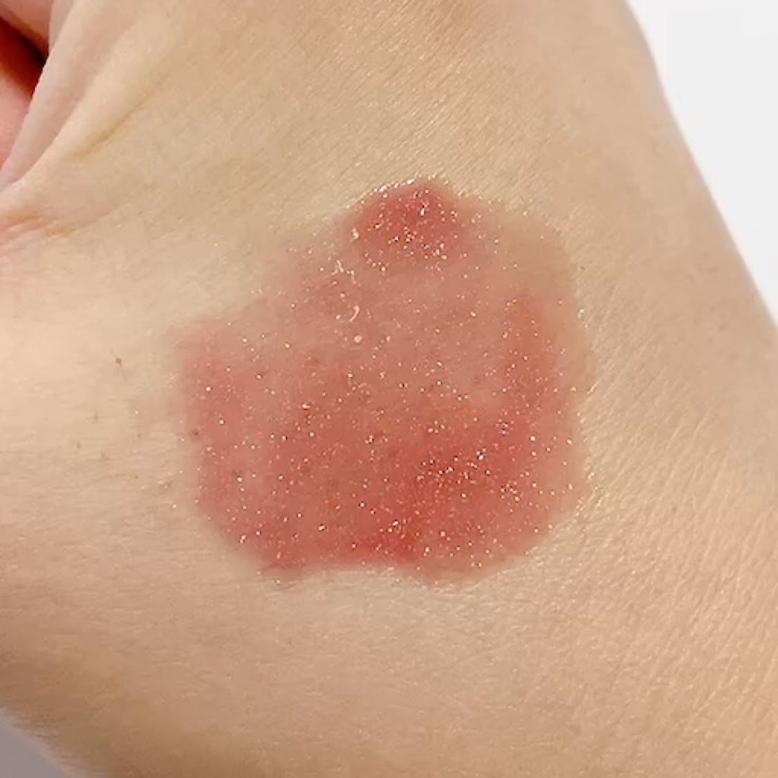 ジュエリー シロップ グロス/DAISY DOLL by MARY QUANT/リップグロスの動画クチコミ3つ目