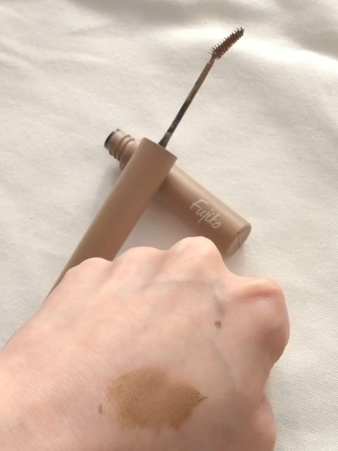 Fujiko
マジカルアイブロウカラー
02ライトブラウン

明るめの眉に演出するのは
コレがオススメ🫶

眉が濃すぎるのは今っぽくないとか？！
垢抜けを演出するならライトブラウンがオススメ🤎