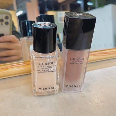 愛用のCHANEL beauty

左から
CHANEL レ ベージュ フリュイド アンルミネール ベル ミン 
フェイスカラーなので仕上げに
目の下、鼻筋に
薄く塗ると自然なツヤメイクになります🌸

