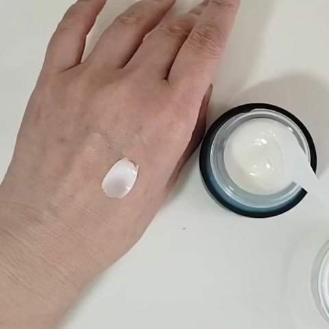 エクソプラスナイトクリーム/EXO PLUS++/フェイスクリームの動画クチコミ1つ目