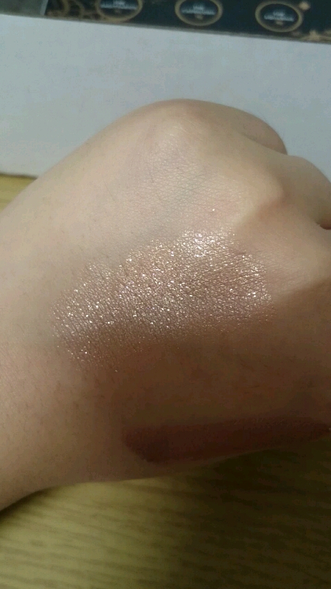 Supernova Shadow/ColourPop/リキッドアイシャドウの動画クチコミ3つ目