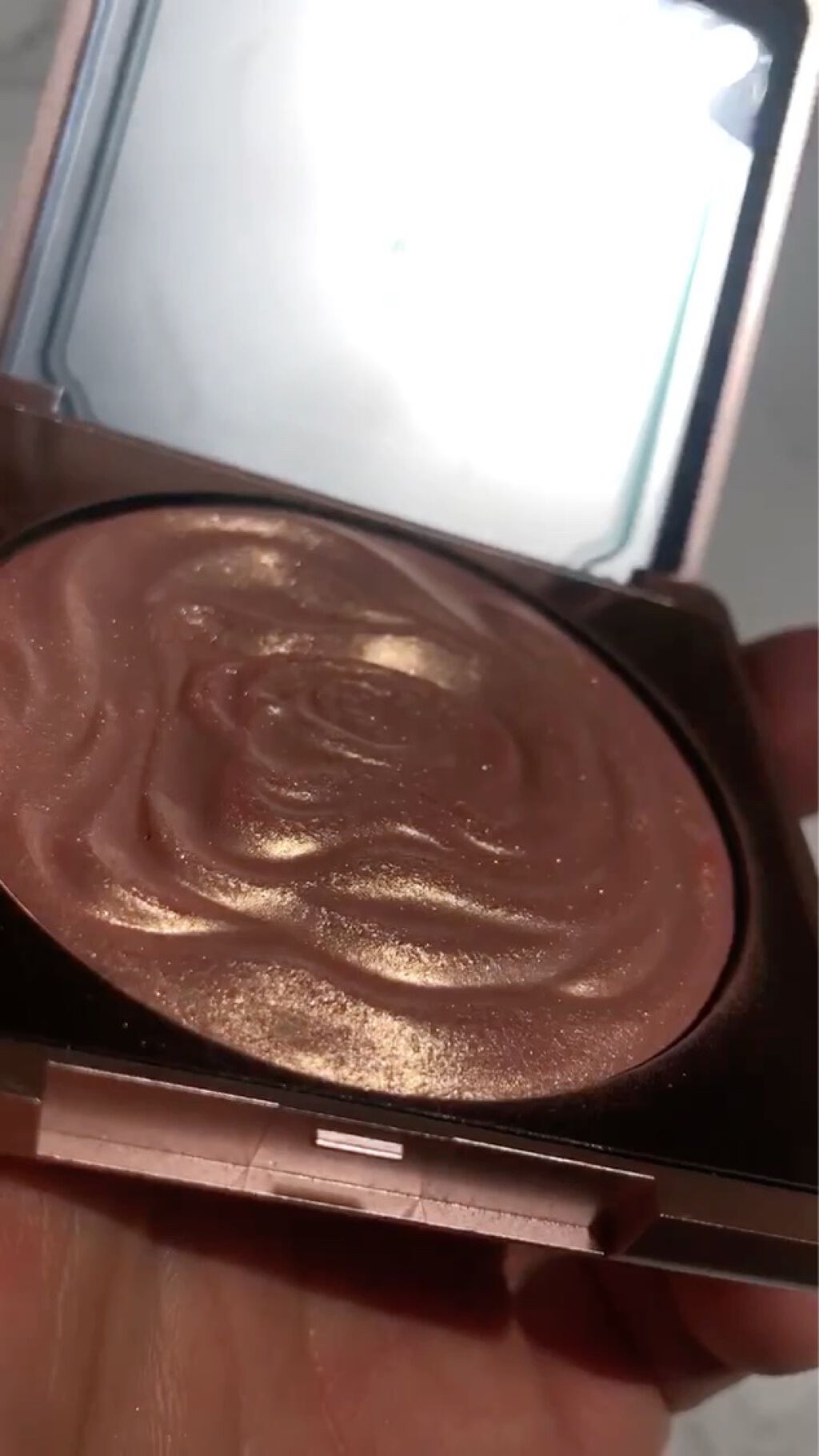 双花彫刻 ハイライト/花西子/パウダーハイライトを使ったクチコミ（2枚目）