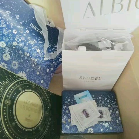 フォーエヴァージューシー オイルルージュ ティント/JILL STUART/リップティントの動画クチコミ3つ目