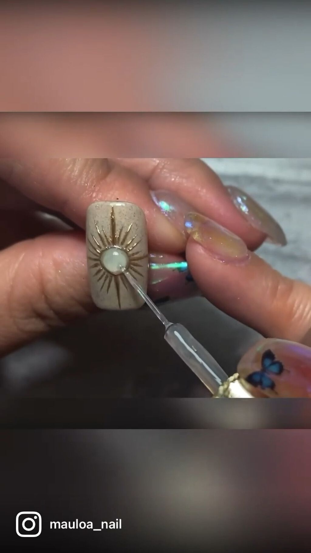 #ネイル,#グリーンネイル,#夏ネイル,#アートネイル,#海ネイル,#ミラーアートネイル,#ニュアンスネイル,#くすみカラーネイル,#サマーネイル,#ジュエリーネイル,#ミラーネイル,#アイボリーネイル,#シェルネイル,#太陽ネイル,#天王寺ネイル,#シンプルネイル,#タイル柄ネイル,#モロッカンタイルネイルのネイルデザイン