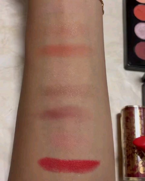 ザ・オンリーワン ラスティングマットカラー リップスティック/DOLCE&GABBANA BEAUTY/口紅を使ったクチコミ（3枚目）