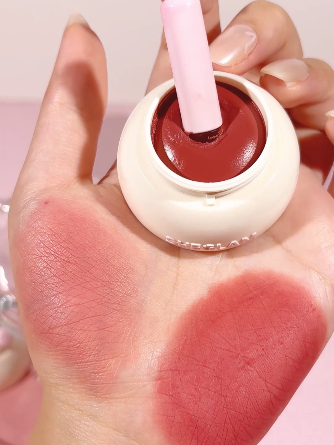 ポケットサイズで叶えるふんわりマット💅

Bounce Putty ポケットリップポットで
ぷっくりドリーミーな唇に☁️
重ね塗りでグラデリップも思いのまま👄✨

お気に入りのカラーをSHEGLAMでGETしてね🛍️

#SHEGLA