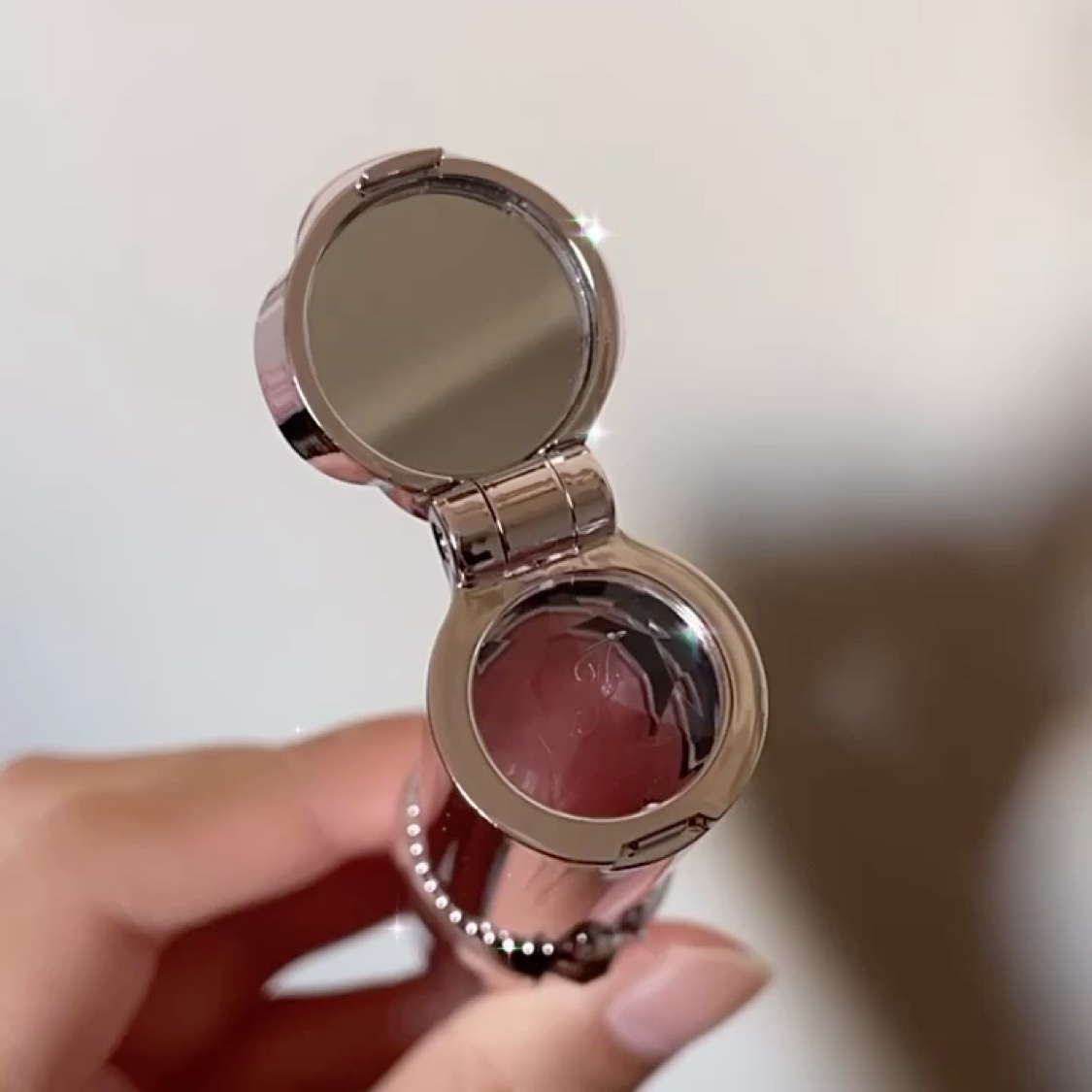 ジルスチュアート リップグロウ セラムバーム 01 petal bisau/JILL STUART/リップバームを使ったクチコミ（2枚目）