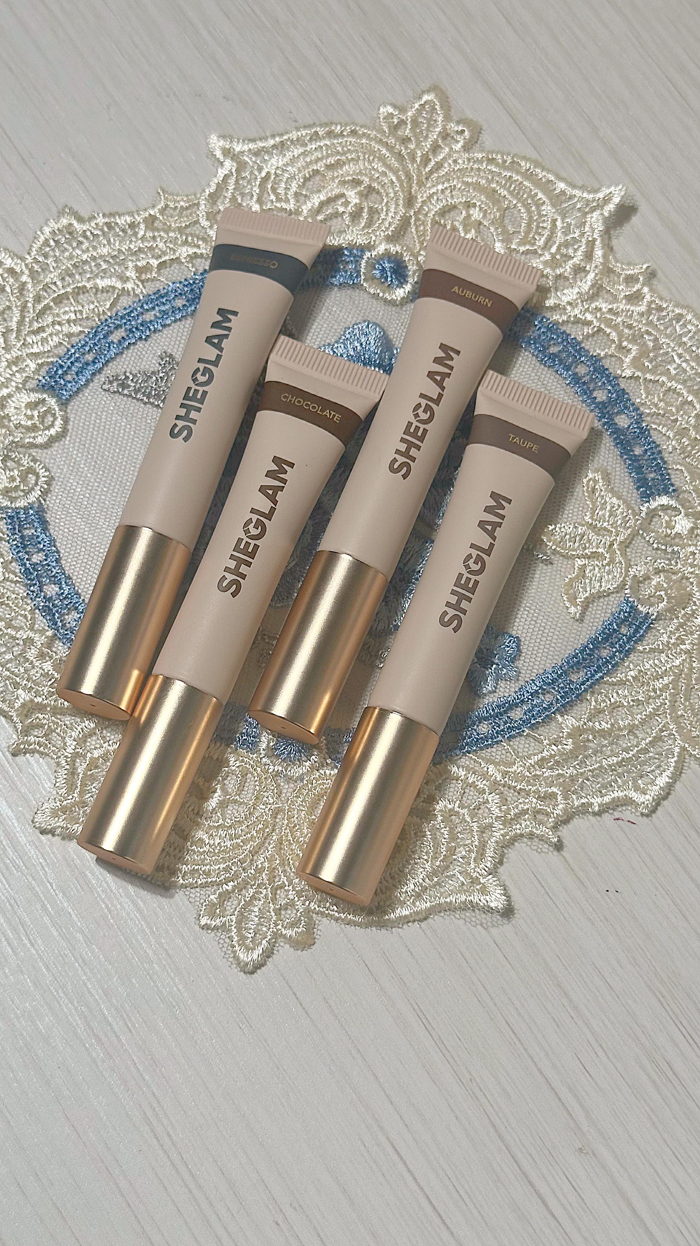 SHEGLAMのHold 'Em Up Tinted Brow Gel、まじ神アイテム！眉毛薄い系だけど、これ使うと全然違う！チョコ色使ってるんだけど、ぴったり。

ジェルがスルスル塗れて、眉毛が自然にふっくらする感じ。眉マスカラみたいな感