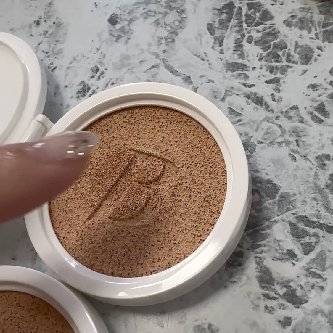 カバーリシャス アルティメット ホワイトクッション/BANILA CO/クッションファンデーションを使ったクチコミ（3枚目）