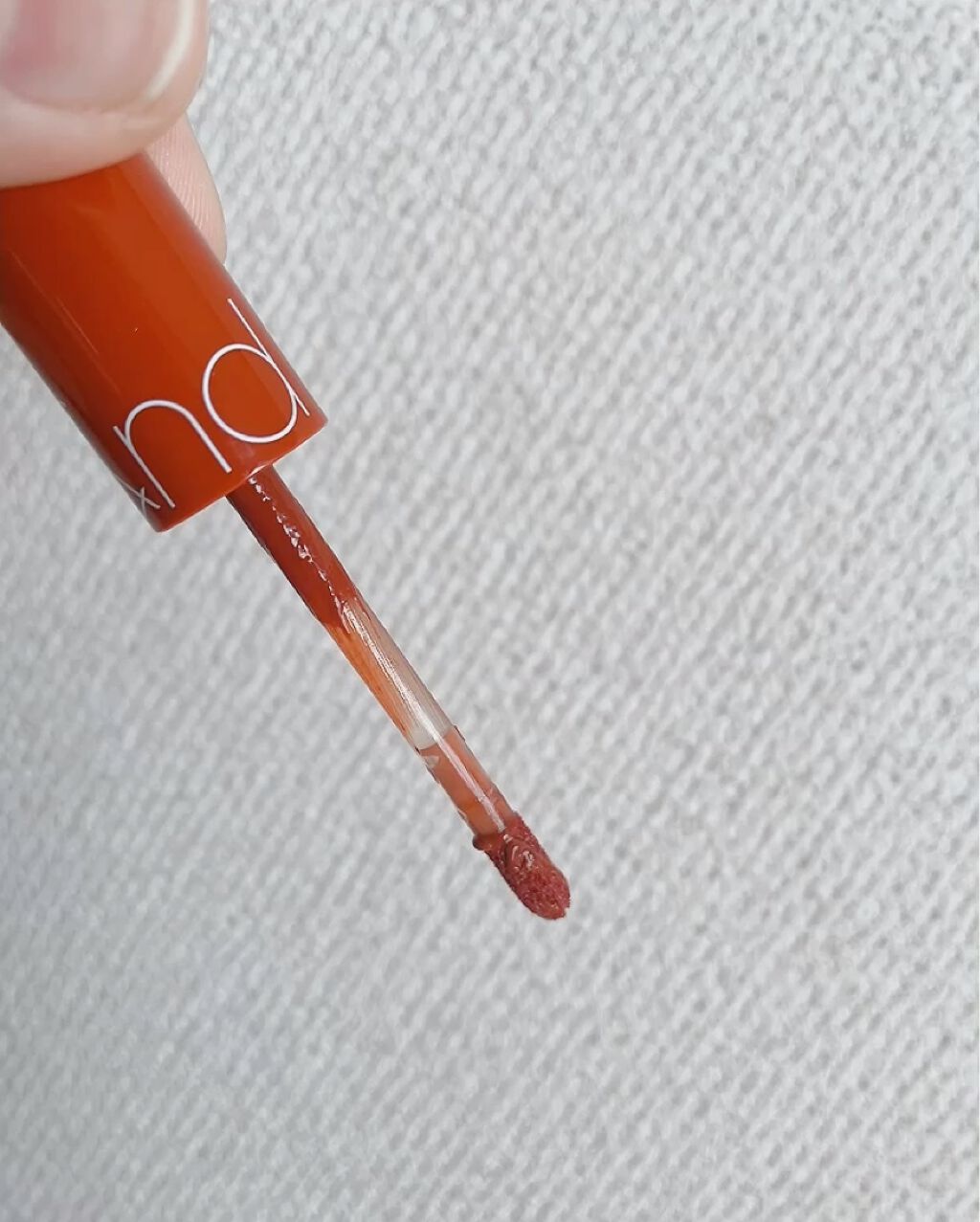 ジューシーラスティングティント/rom&nd/リップティントを使ったクチコミ（2枚目）