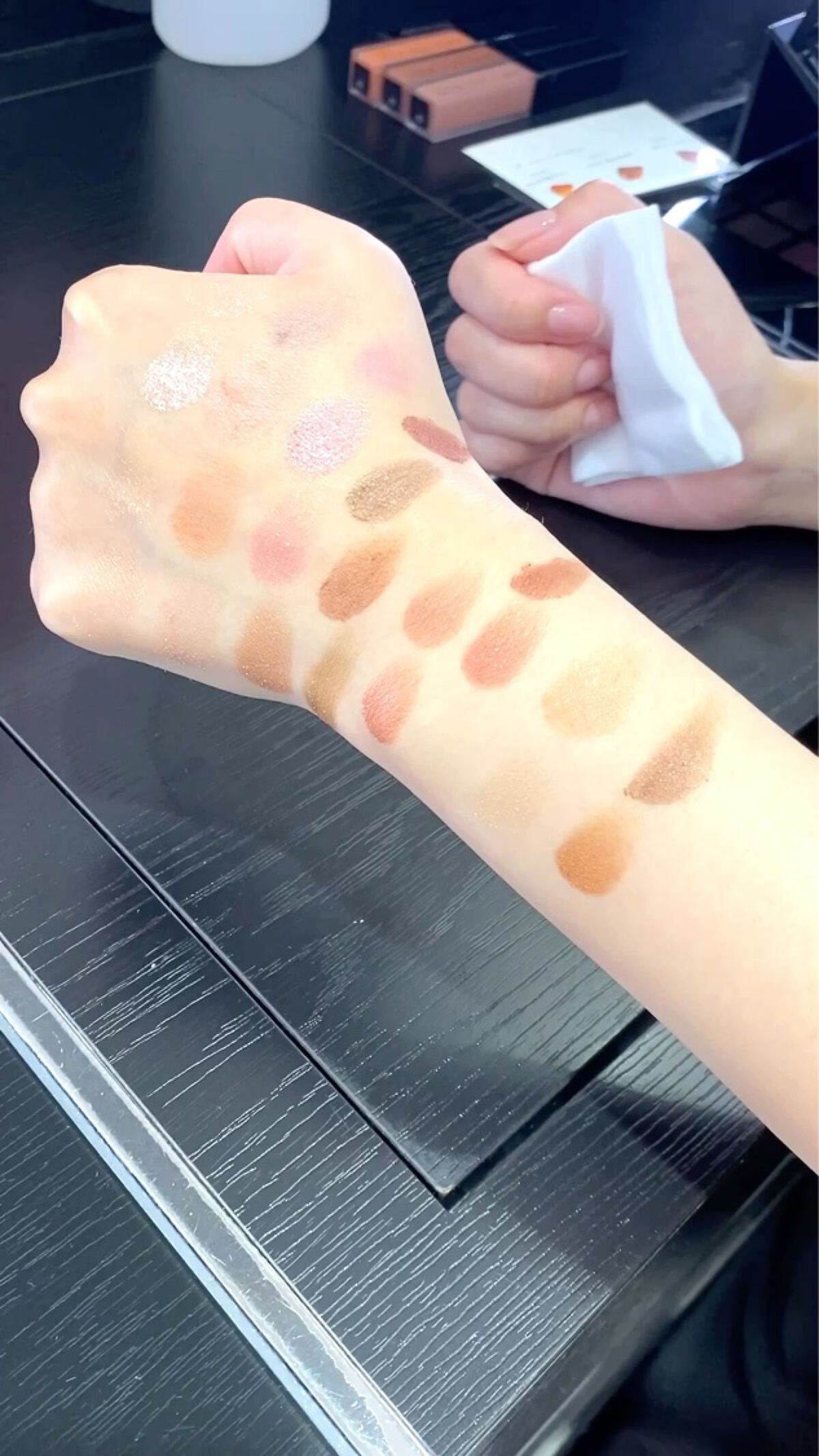 アディクション ザ アイシャドウ マット/ADDICTION/単色アイシャドウを使ったクチコミ（2枚目）