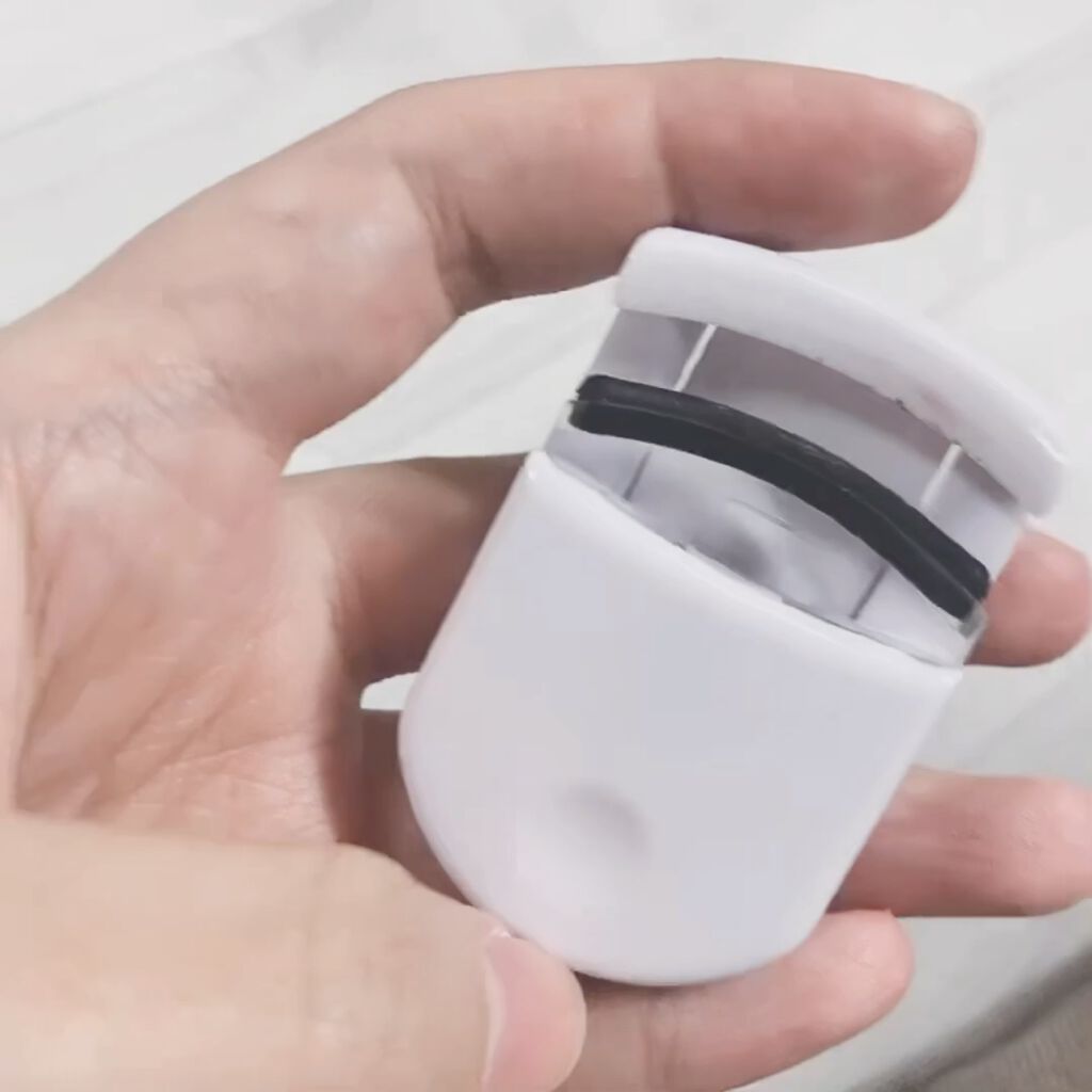 携帯用アイラッシュカーラー/貝印/ビューラーを使ったクチコミ（2枚目）