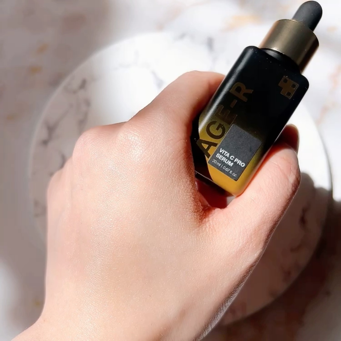 AGE-RビタＣプロアンプル/MEDICUBE/美容液の動画クチコミ5つ目