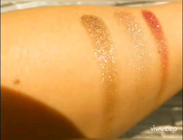 SHIMMER EYE GLAZE/Kylie Cosmetics/パウダーアイシャドウの動画クチコミ1つ目