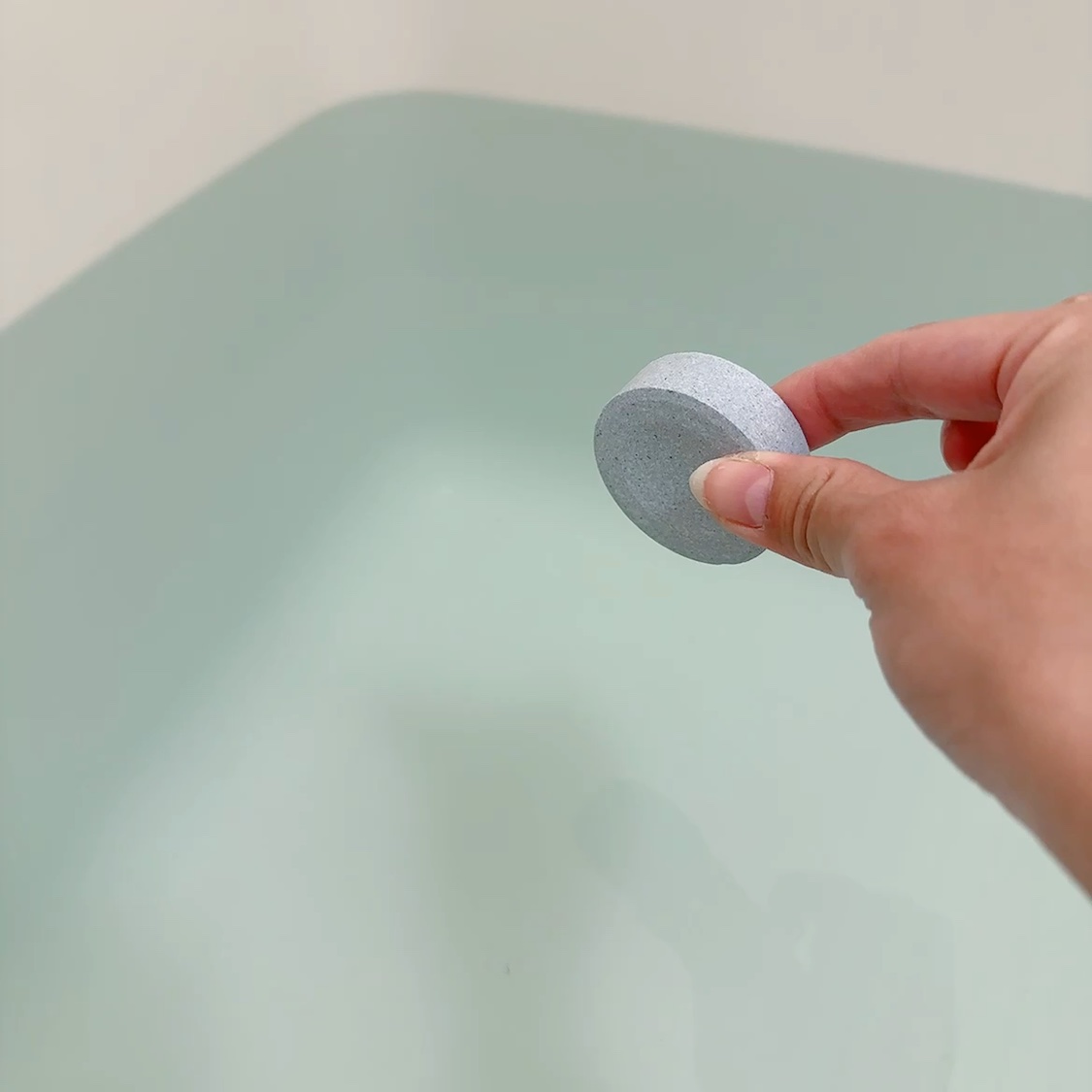 エイトザタラソ ユー CBD&リトリート バブルスパ タブレット入浴料 ディープ シトラスミントの香り/エイトザタラソ/炭酸系入浴剤の動画クチコミ2つ目