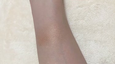 スキンライト プリズマティック ハイライター/REVLON/プレストパウダーの動画クチコミ4つ目