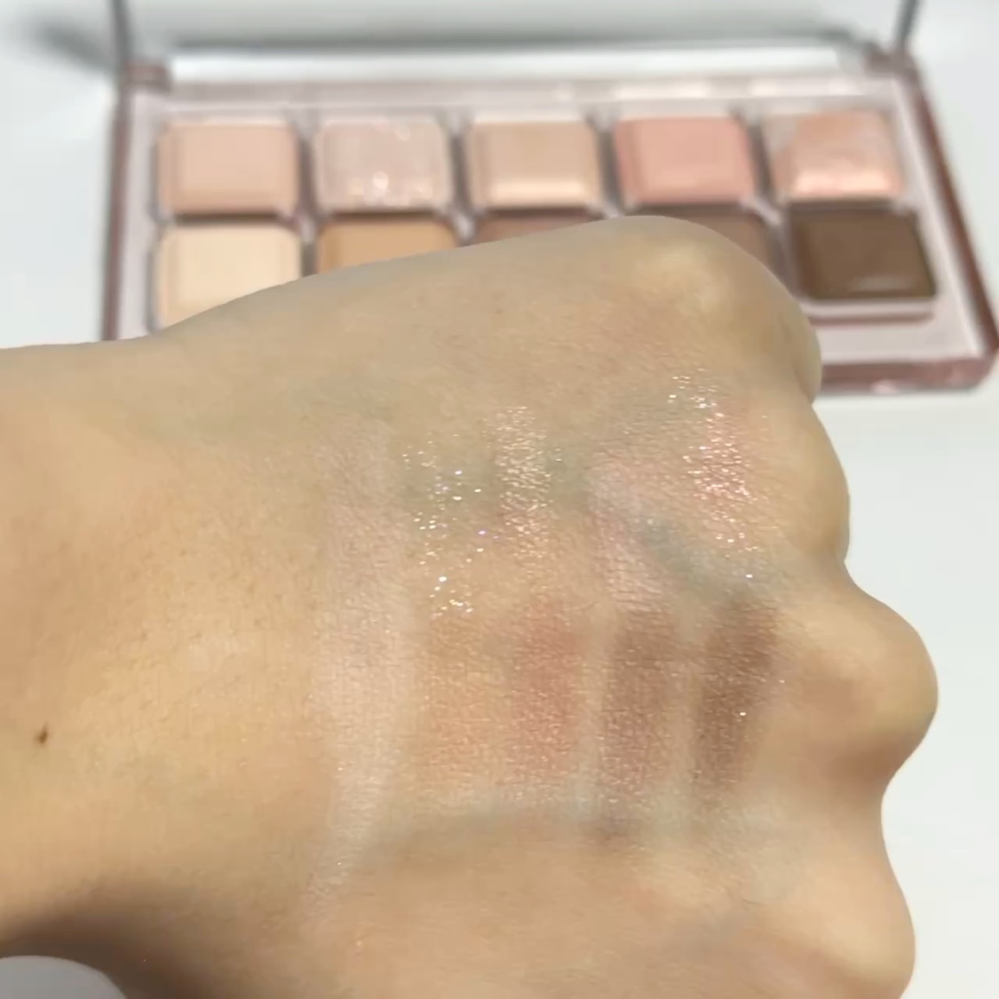 ムードキーボード/lilybyred/アイシャドウパレットの動画クチコミ1つ目