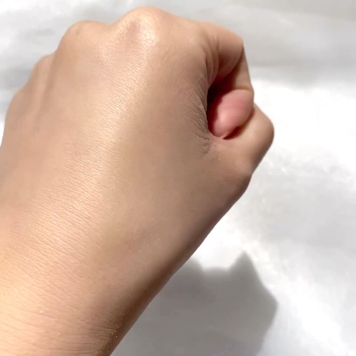 ミネラルUVベール/エトヴォス/プレストパウダーの動画クチコミ1つ目