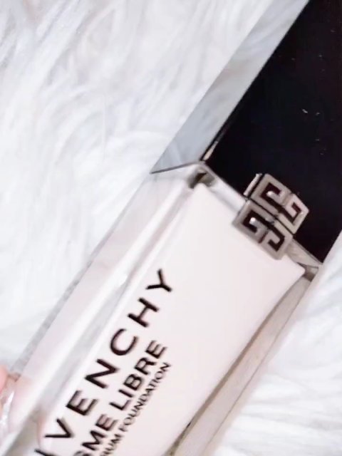 プリズム･リーブル･グロウ･セラム･ ファンデーション/GIVENCHY/リキッドファンデーションを使ったクチコミ（3枚目）