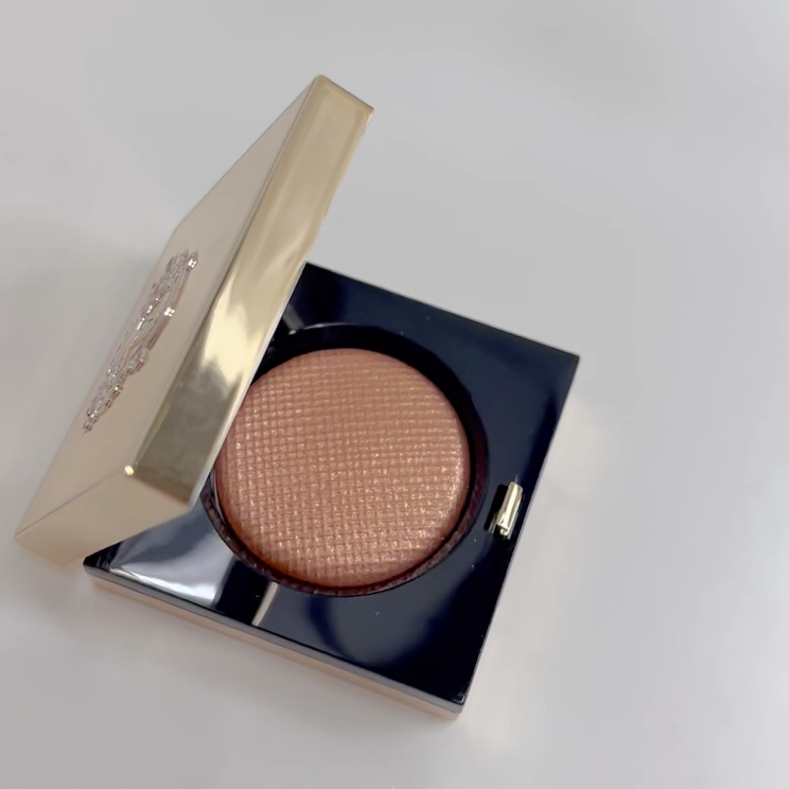 リュクスアイシャドウ 01 ヒートレイ(リッチ メタル)/BOBBI BROWN/単色アイシャドウを使ったクチコミ（3枚目）