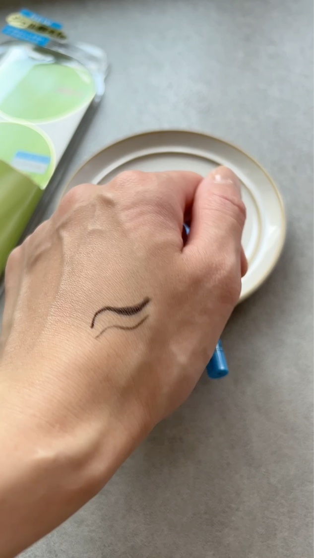 「密着アイライナー」極細クリームペンシル/デジャヴュ/ペンシルアイライナーを使ったクチコミ（3枚目）