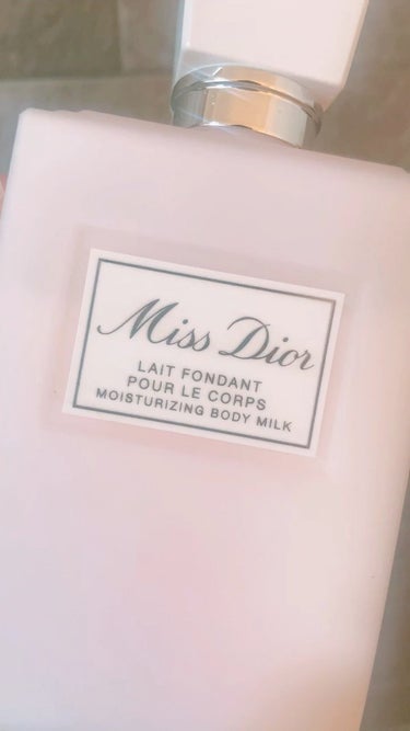 ボディケアもDiorで💖
ミス ディオール ボディ ミルク✨

しっかり全身潤うのも良いところですが
なんといっても寝る前に
この香りに包まれるのが幸せです😍

香水とは違うボディミルクの優しい
ミスデ