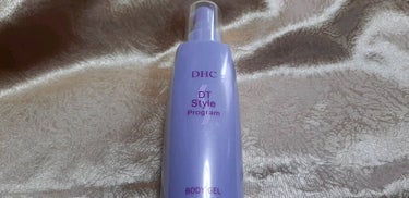 DHC DSボディジェルのクチコミ「12種類の天然エッセンシャルオイルを配合したボディ用の美容液です。

おふろあがりのお肌に伸ば.....」（1枚目）