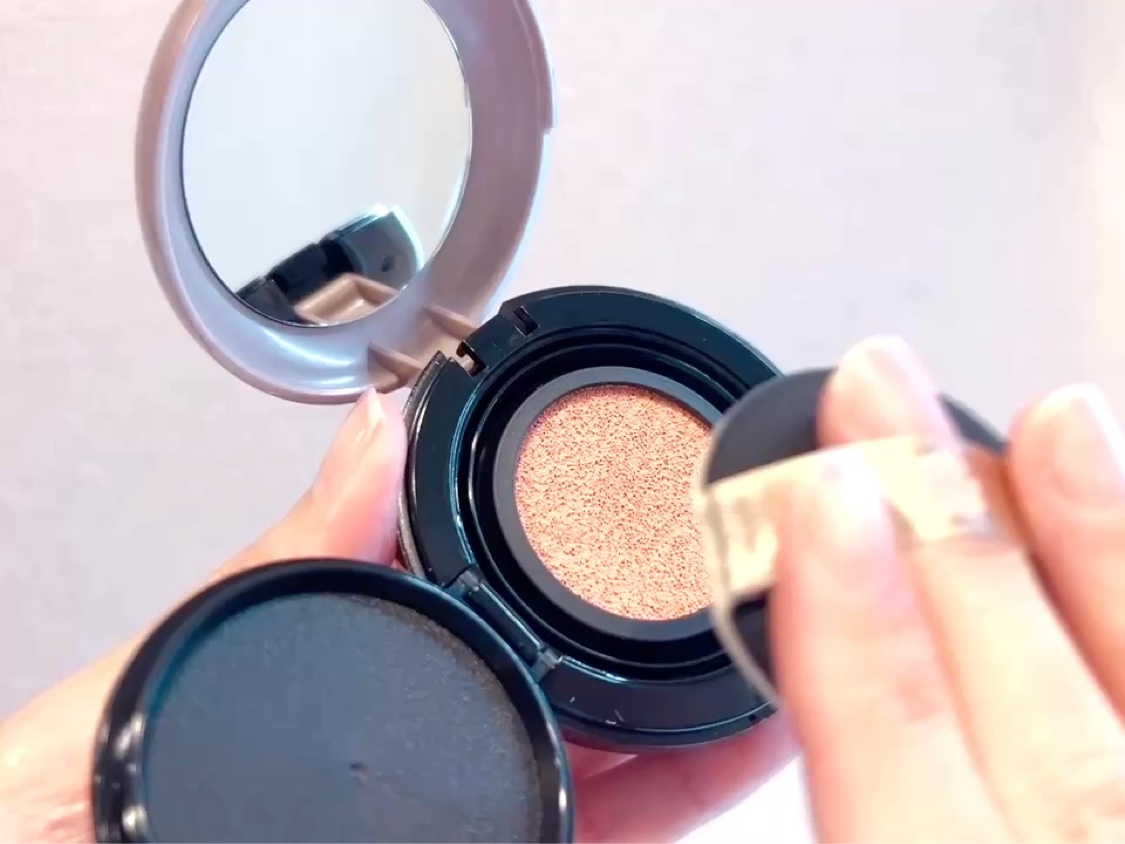 ステファニーピュアカラークッションチーク/ステファニー/リキッドチークの動画クチコミ1つ目