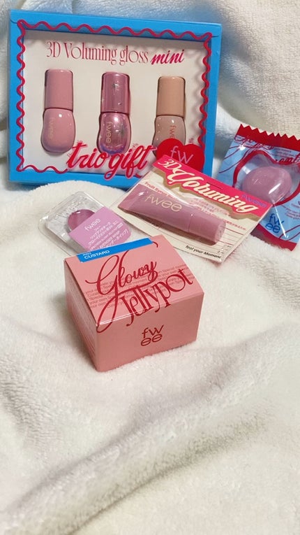 フィー リップアンドチーク グローイジェリーポット/fwee/リップグロスの人気ショート動画