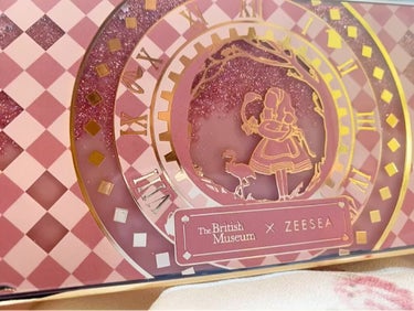 アリスドリームランドシリーズ 12色アイシャドウパレット（ZEESEA×大英博物館）/ZEESEA/アイシャドウパレットの動画クチコミ2つ目