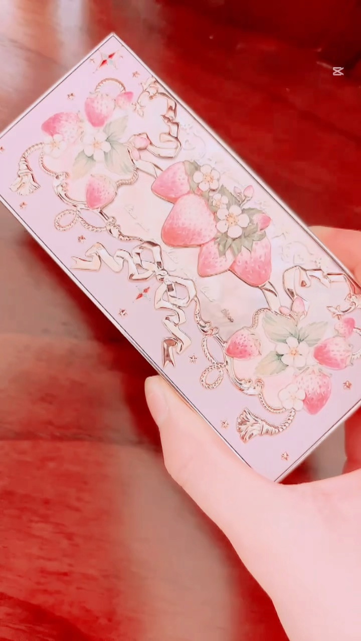 ストロベリーロココ アイシャドウパレット/FlowerKnows/アイシャドウパレットの人気ショート動画