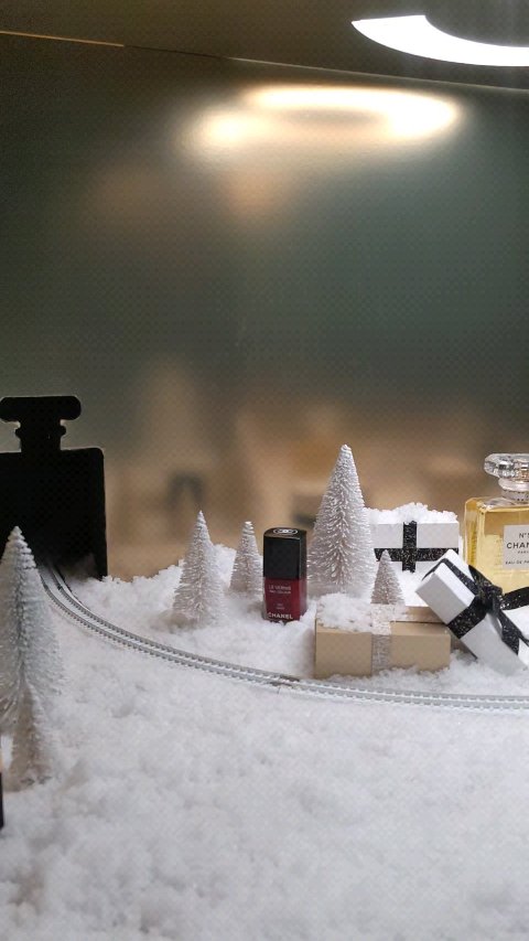 シャネル N°5 オードゥ パルファム (ヴァポリザター)/CHANEL/香水(レディース)の人気ショート動画