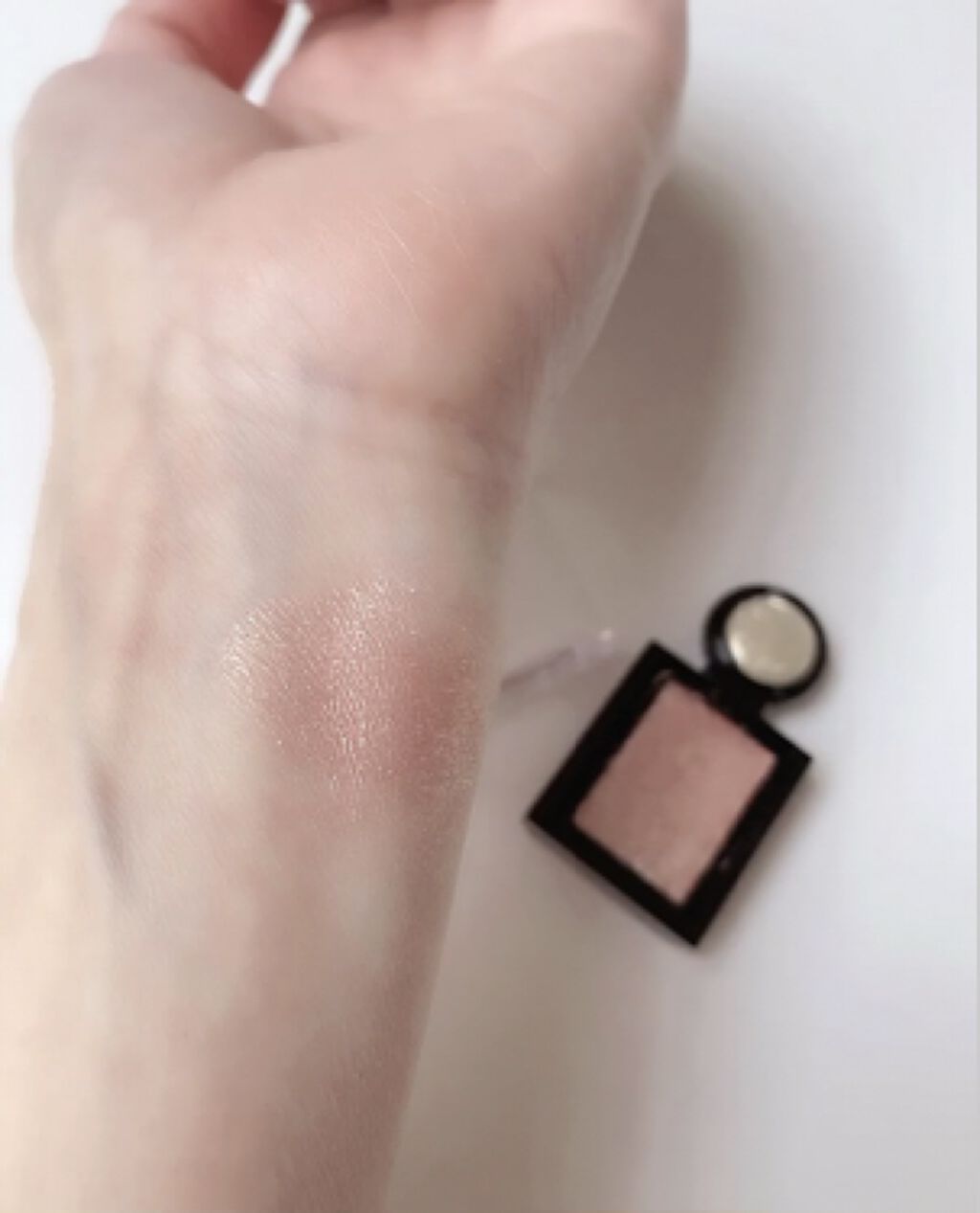 UR GLAM　POWDER EYESHADOW/U R GLAM/単色アイシャドウの動画クチコミ2つ目