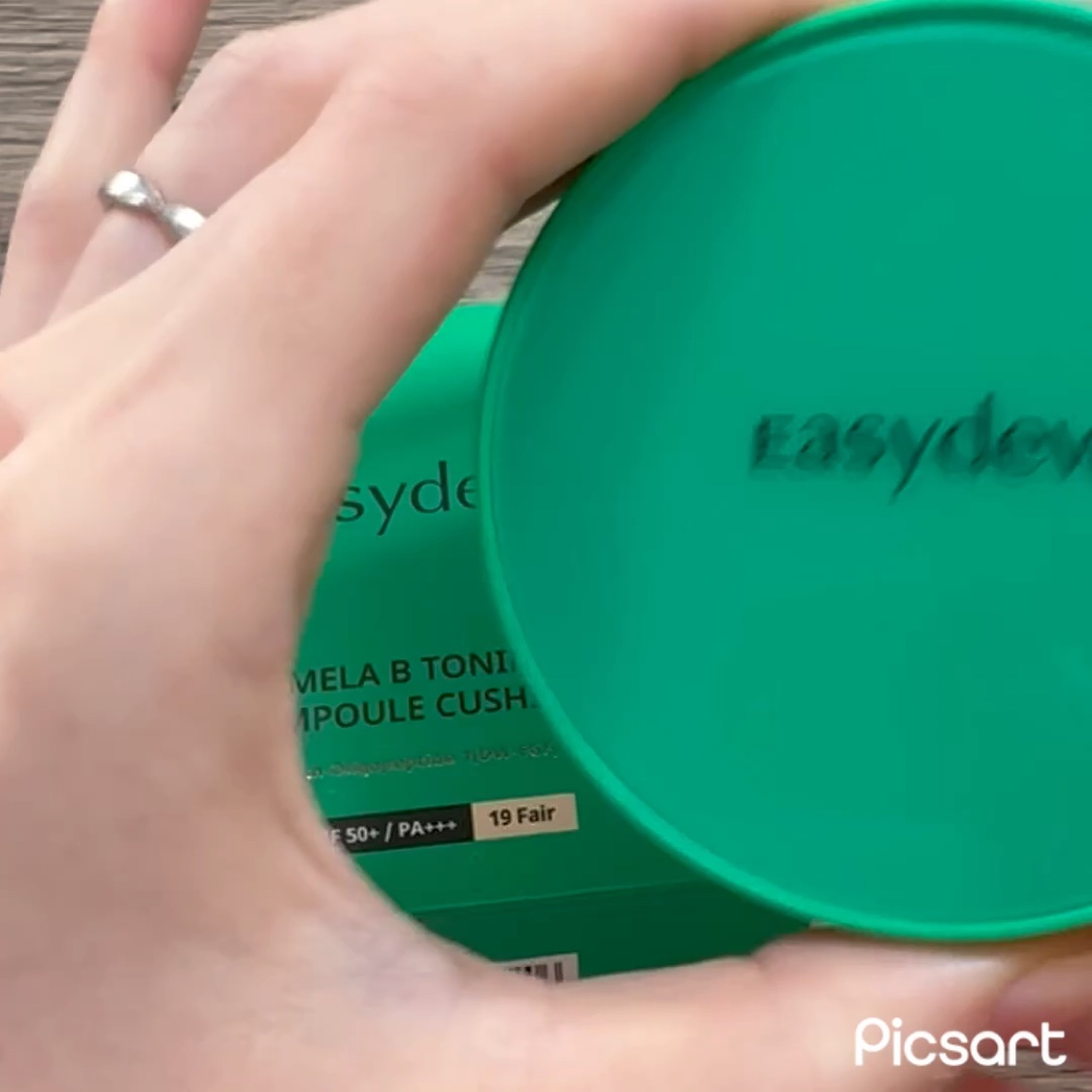 イージーデュー メラB トーニングアンプルクッション/Easydew/クッションファンデーションを使ったクチコミ（3枚目）