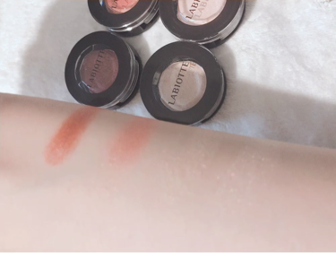 ペタル アフェア モノ アイシャドウ/LABIOTTE/単色アイシャドウの動画クチコミ1つ目