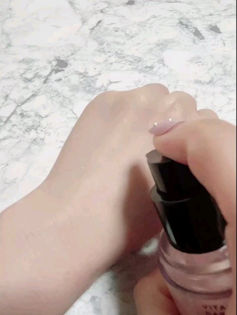 ビタミントーンアップサンセラム/VELY VELY/日焼け止めローションを使ったクチコミ（2枚目）