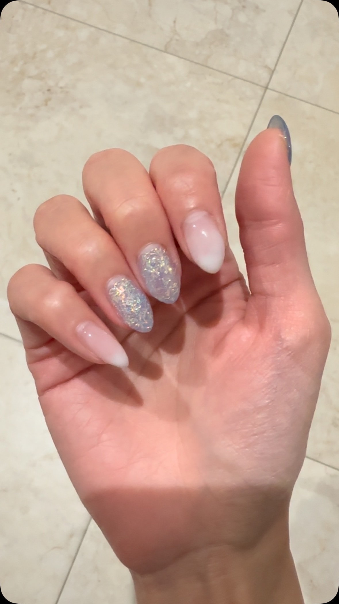 🤍⛄️🤍

　
冬仕様のジェルネイルにしてきました！
水色のもけもけ感がニットっぽくて可愛い🥺❤️

　
#ジェルネイル #冬ネイル #美容好きな人と繋がりたい