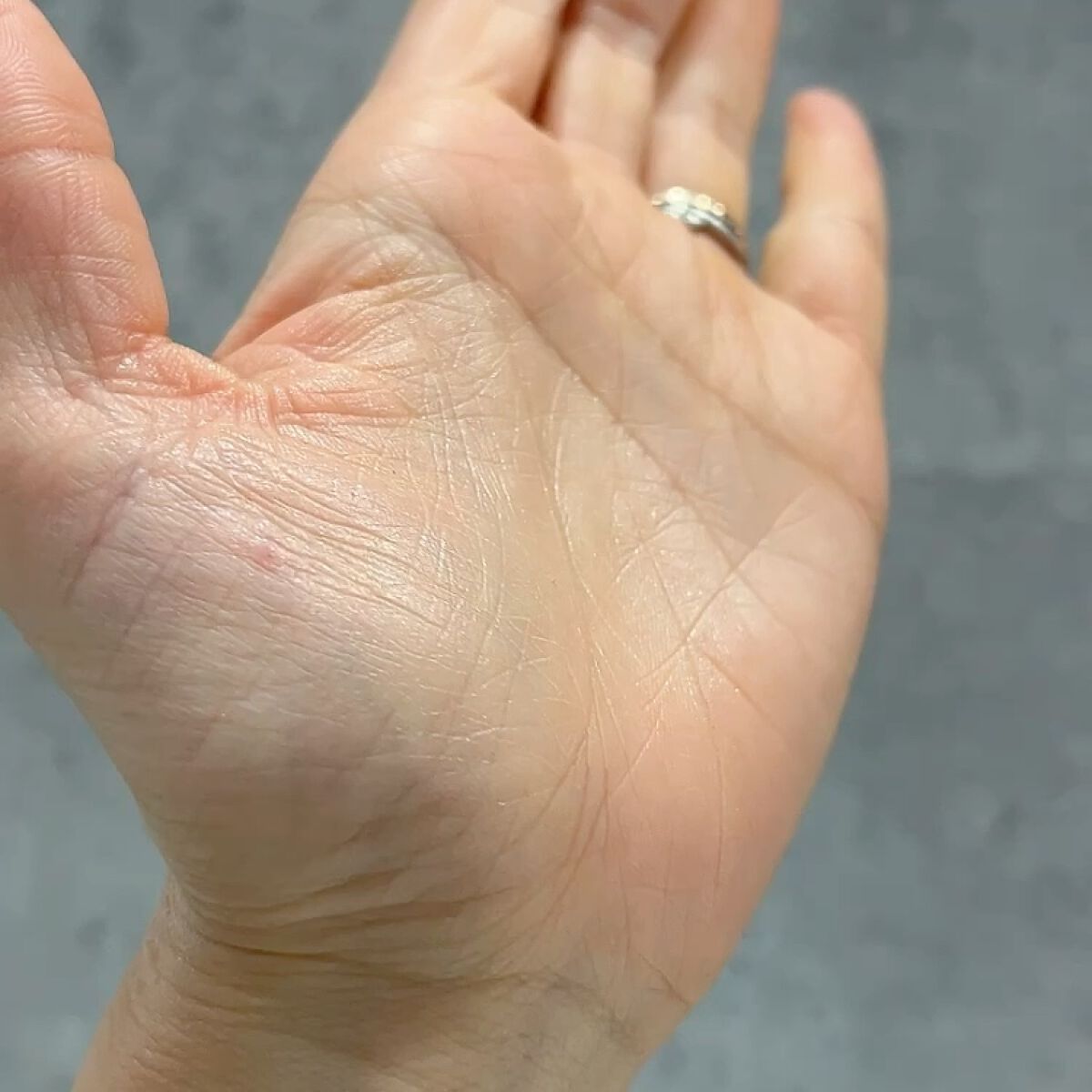 エッセンスベースUVグロウ/MICHIKO.LIFE/化粧下地の動画クチコミ5つ目